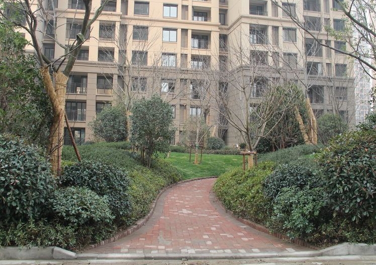 江苏省常州市武进区香溢澜桥别墅区广场 江苏省常州市武进区香溢澜桥别墅区广场