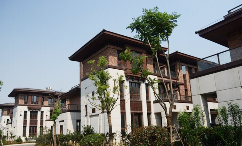 青浦区朱家角鸿玺郡18号